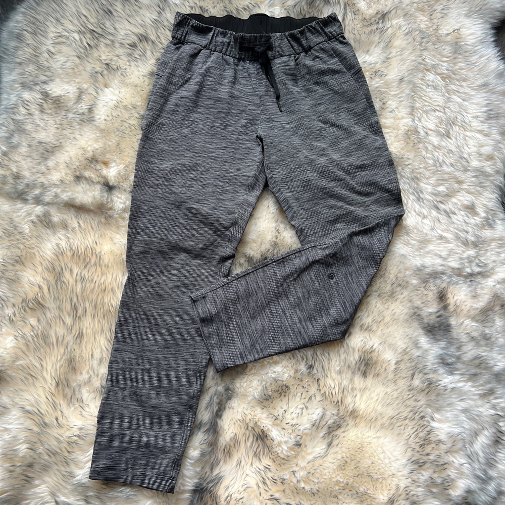 Lululemon Size 6 Women’s Joggers